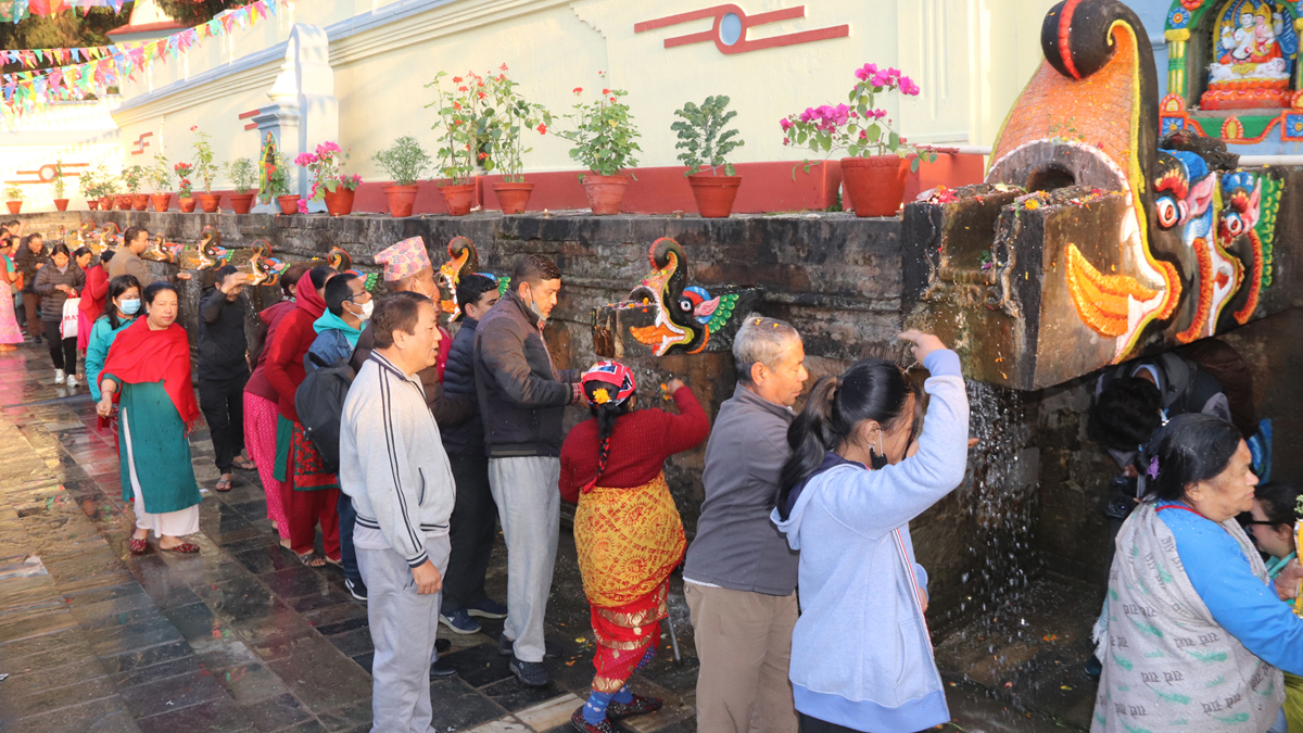 बाइसधारा मेलामा स्नान गर्नेको घुँइचो